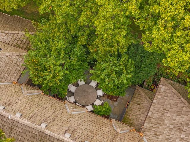 61 Le Mans Court, Prairie Village, KS 66208