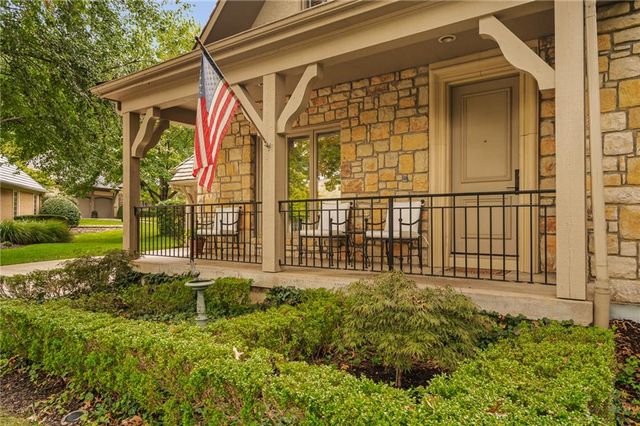 61 Le Mans Court, Prairie Village, KS 66208