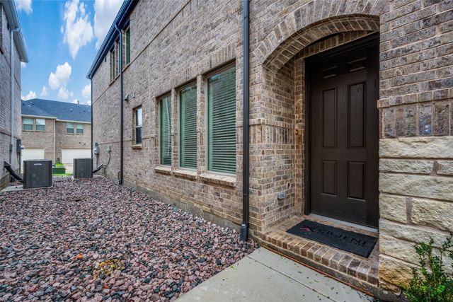 512 Parkside Drive, Argyle, TX 76226