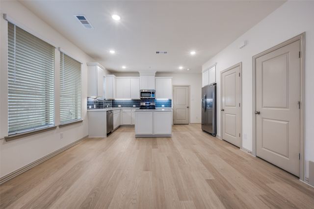 512 Parkside Drive, Argyle, TX 76226