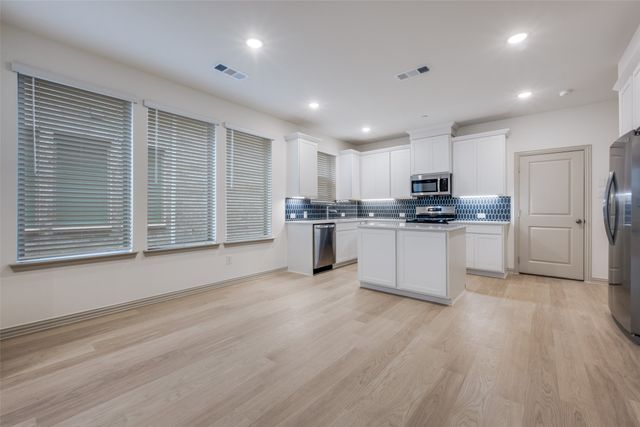 512 Parkside Drive, Argyle, TX 76226