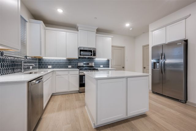 512 Parkside Drive, Argyle, TX 76226