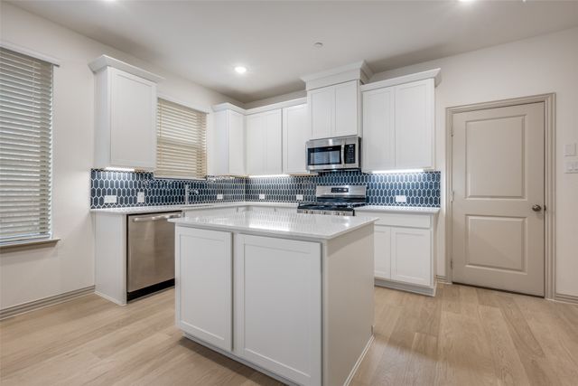 512 Parkside Drive, Argyle, TX 76226