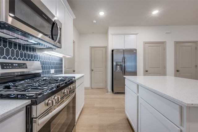 512 Parkside Drive, Argyle, TX 76226