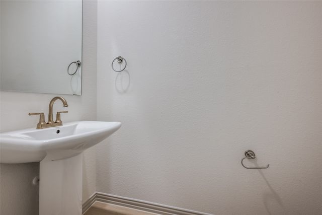 512 Parkside Drive, Argyle, TX 76226