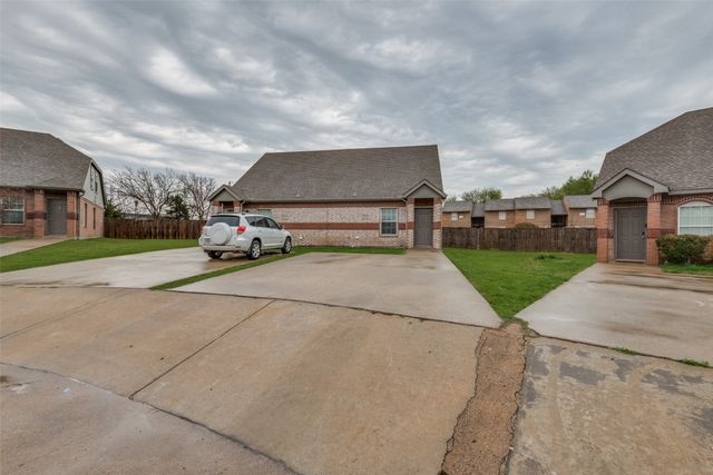 321 Queens Court S B, Mansfield, TX 76063