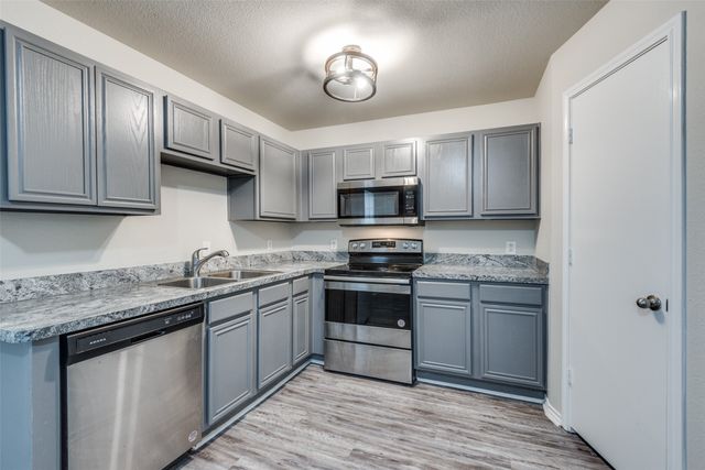 321 Queens Court S B, Mansfield, TX 76063