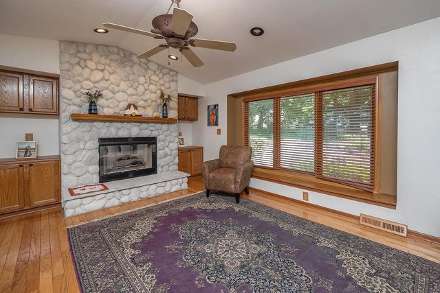 8319 S Woodridge DRIVE, Oak Creek, WI 53154