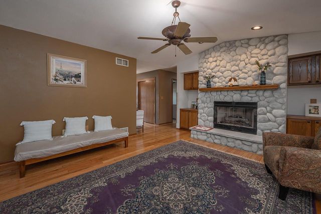 8319 S Woodridge DRIVE, Oak Creek, WI 53154