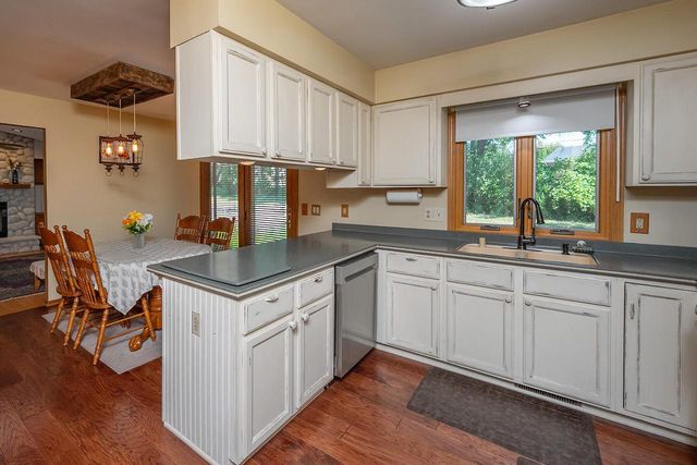 8319 S Woodridge DRIVE, Oak Creek, WI 53154