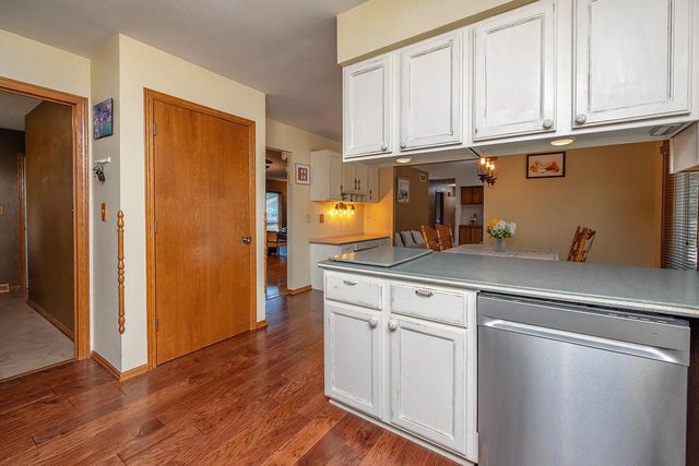 8319 S Woodridge DRIVE, Oak Creek, WI 53154