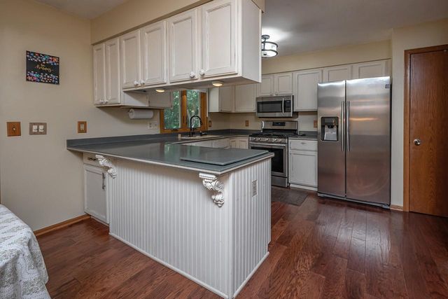 8319 S Woodridge DRIVE, Oak Creek, WI 53154
