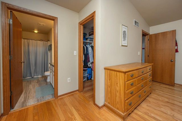 8319 S Woodridge DRIVE, Oak Creek, WI 53154