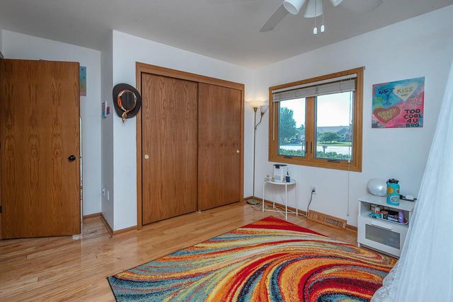 8319 S Woodridge DRIVE, Oak Creek, WI 53154