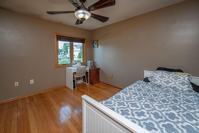 8319 S Woodridge DRIVE, Oak Creek, WI 53154
