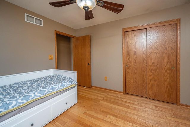 8319 S Woodridge DRIVE, Oak Creek, WI 53154