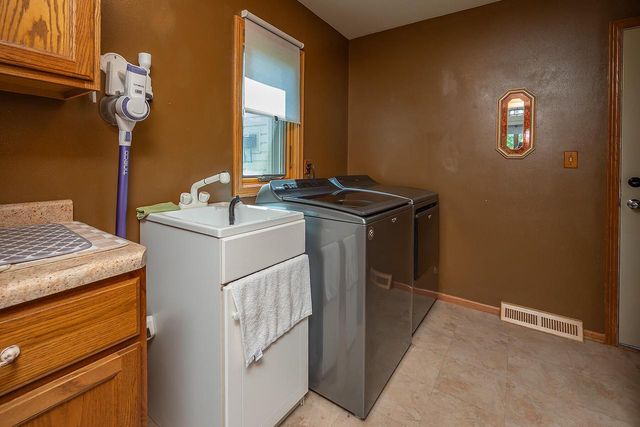 8319 S Woodridge DRIVE, Oak Creek, WI 53154