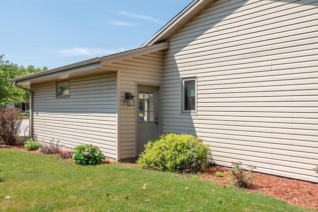 8319 S Woodridge DRIVE, Oak Creek, WI 53154
