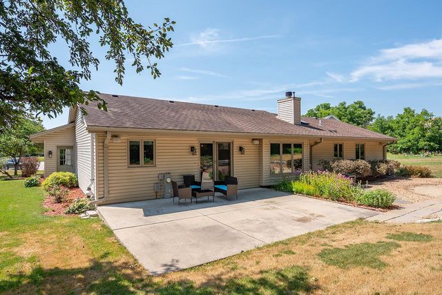 8319 S Woodridge DRIVE, Oak Creek, WI 53154