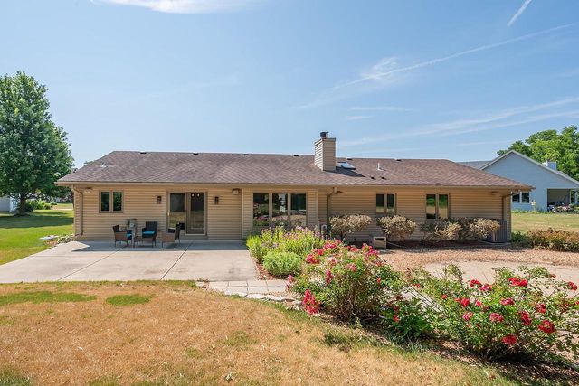 8319 S Woodridge DRIVE, Oak Creek, WI 53154