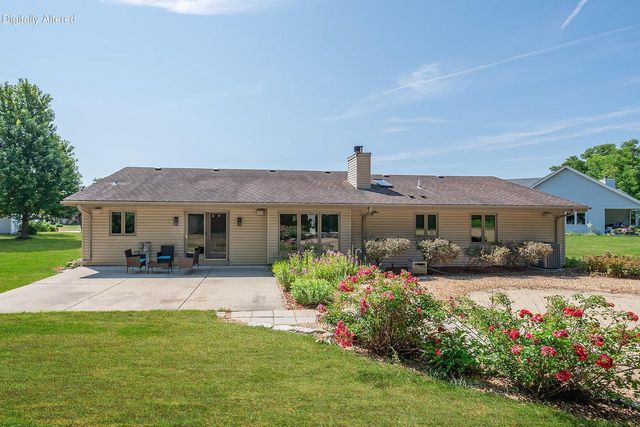 8319 S Woodridge DRIVE, Oak Creek, WI 53154