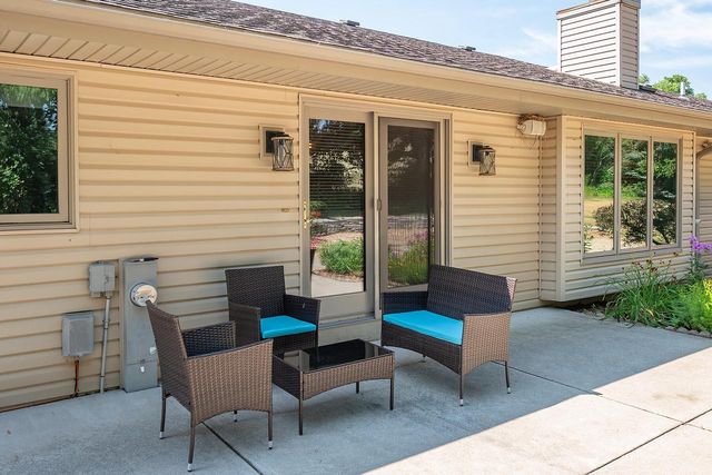8319 S Woodridge DRIVE, Oak Creek, WI 53154