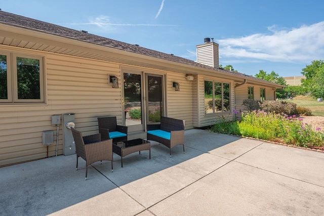 8319 S Woodridge DRIVE, Oak Creek, WI 53154