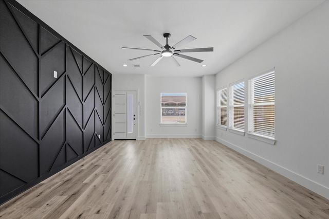 116 S 3rd Street, La Porte, TX 77571