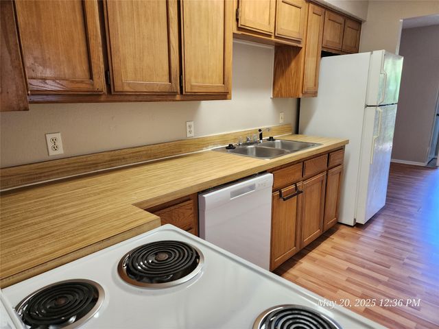 429 SW Thomas Street A, Burleson, TX 76028