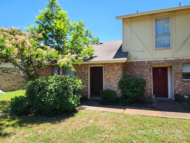 429 SW Thomas Street A, Burleson, TX 76028