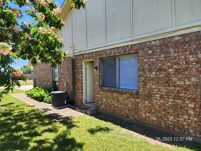 429 SW Thomas Street A, Burleson, TX 76028