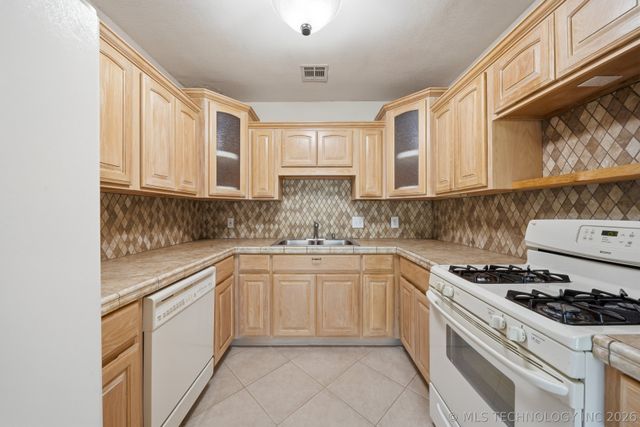 4524 E 8th Street, Tulsa, OK 74112