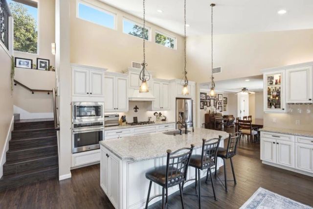 10510 Grandview Drive, La Mesa, CA 91941