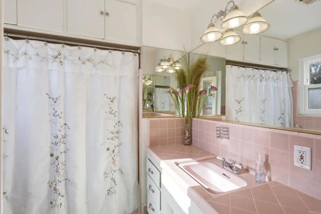 10510 Grandview Drive, La Mesa, CA 91941