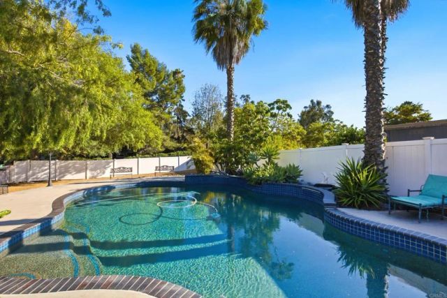 10510 Grandview Drive, La Mesa, CA 91941