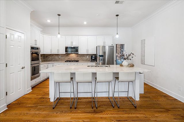 965 VILLAGE OAK CV, Memphis, TN 38120