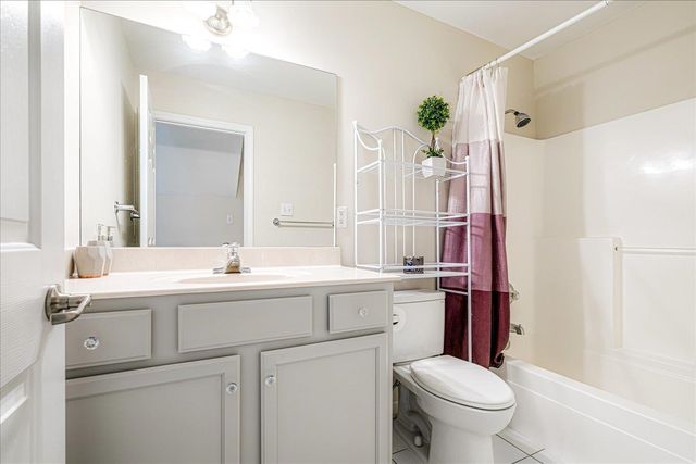 965 VILLAGE OAK CV, Memphis, TN 38120