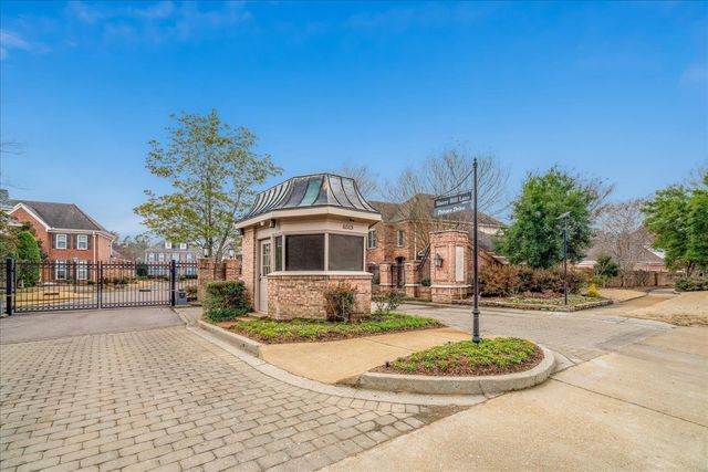 965 VILLAGE OAK CV, Memphis, TN 38120