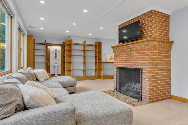 150 West Lane, Guilford, CT 06437