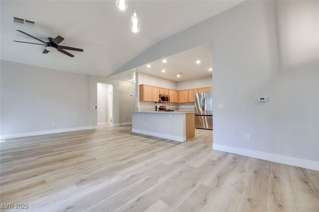 1008 Domnus ln Lane 201, Las Vegas, NV 89144