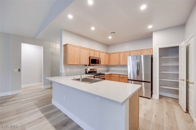 1008 Domnus ln Lane 201, Las Vegas, NV 89144