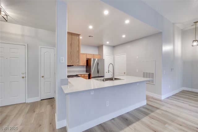 1008 Domnus ln Lane 201, Las Vegas, NV 89144