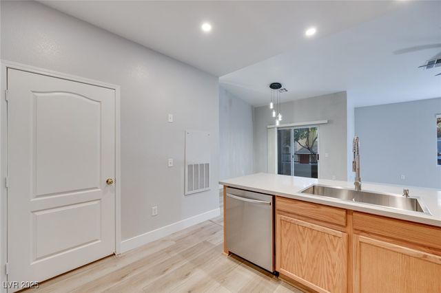 1008 Domnus ln Lane 201, Las Vegas, NV 89144