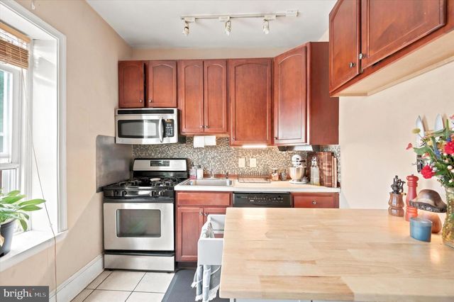 465 GREEN LN, Philadelphia, PA 19128