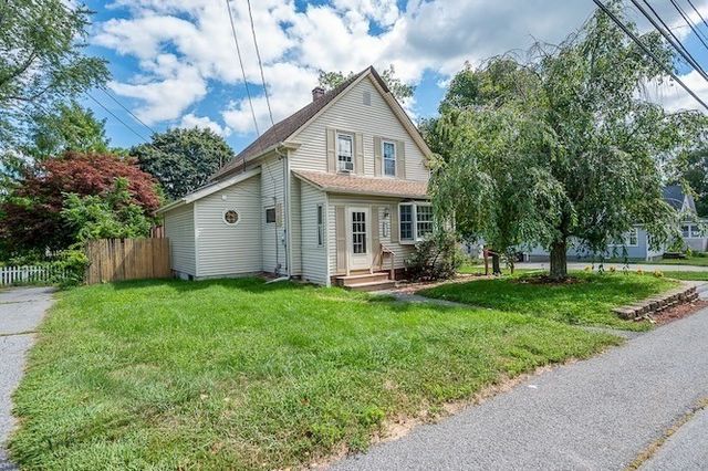 317 Oxford St N, Auburn, MA 01501