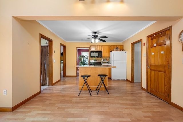 317 Oxford St N, Auburn, MA 01501