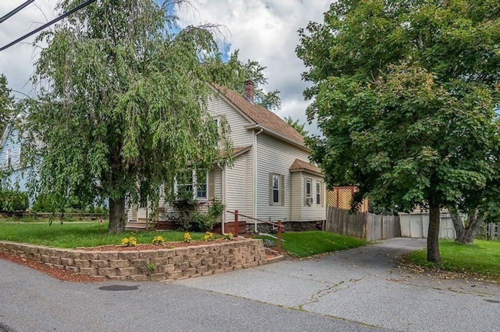 317 Oxford St N, Auburn, MA 01501
