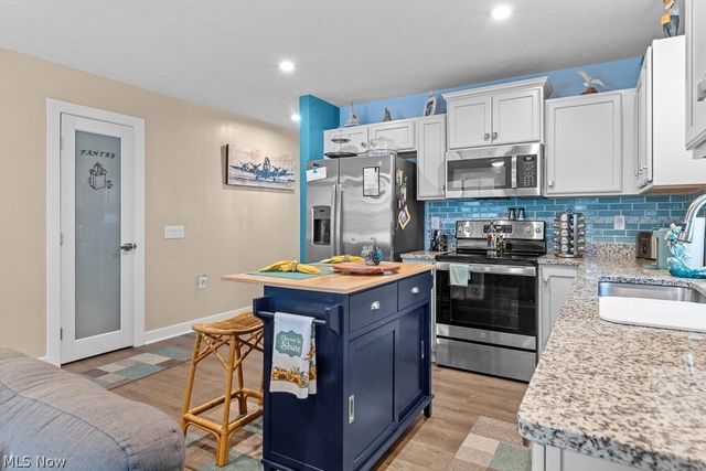 998 Sunrise Way, Akron, OH 44312