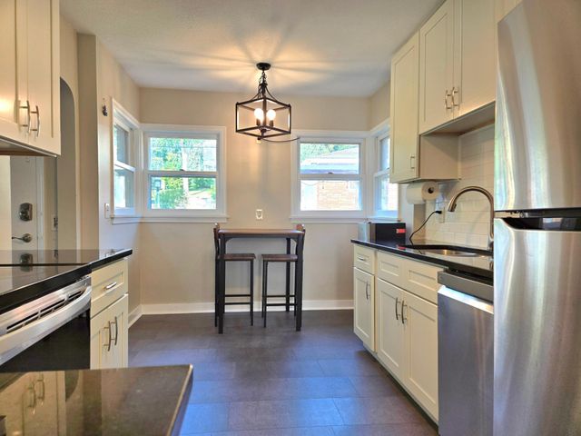 1736 E Shore Drive, Maplewood, MN 55109