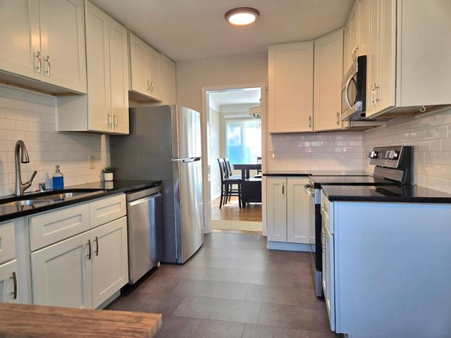 1736 E Shore Drive, Maplewood, MN 55109